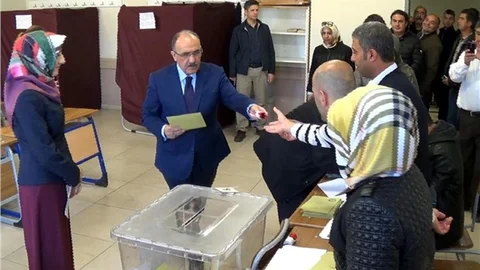 Beşir Atalay, oyunu Van'da kullandı