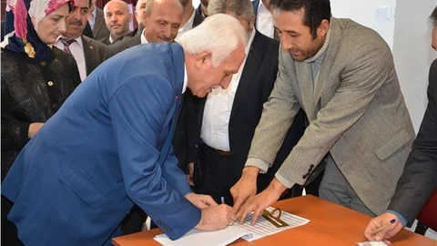 Mustafa Kamalak Başta siyasiler olmak üzere herkes yapıcı üslup kullanmalı