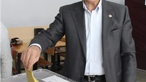 CHP İzmir Milletvekili Çıray oyunu kullandı