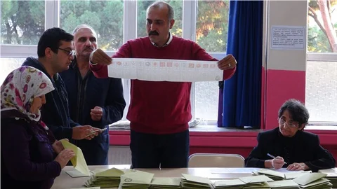 Aydın'da sandıklar açıldı, oy sayımı başladı