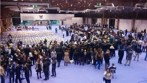 İzmir'de oy çuvalları İl seçim Kurul'na teslim edildi