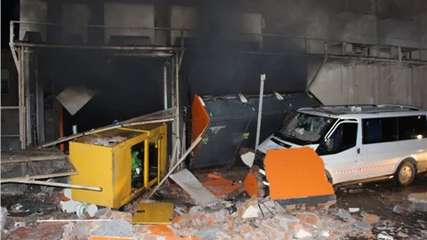 Marketteki patlama sonrası çıkan yangında 20'den fazla kişi yaralandı