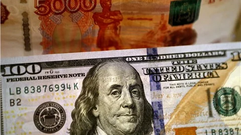 Rusya’da dolar düştü, borsa geriledi