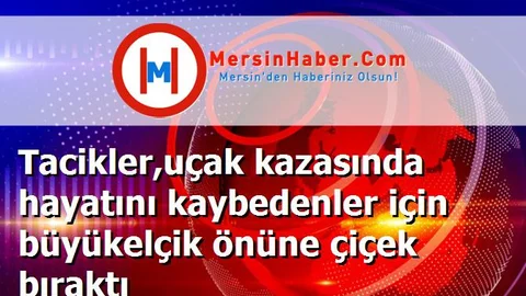 Tacikler,uçak kazasında hayatını kaybedenler için büyükelçik önüne çiçek bıraktı