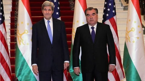 Kerry Tacikistan ile her alanda işbirliğine hazırız