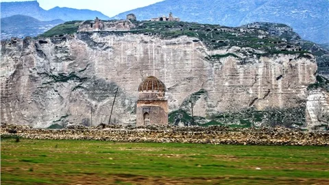 Hasankeyf’in ilk tarihi eseri olan 650 yıllık Zeynel Bey türbesi taşınacak