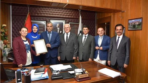 Devlet okulunda dershanecilik yaparak yenilikçi ödülü aldılar