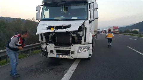 TIR'ın çarptığı LPG'li otomobildeki 2 kişi yanarak öldü