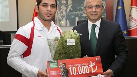 Okçulukta ilk Türk Dünya şampiyonuna ödül
