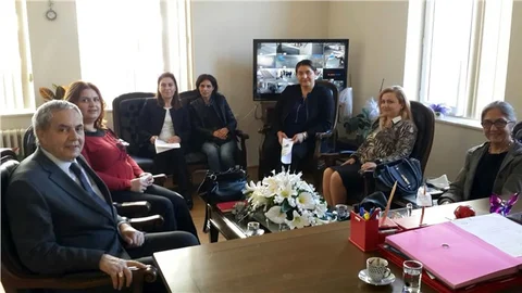 Dede ve ninelere torun bakma kursu veriliyor