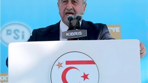Akıncı Davutoğlu ve görevlendireceği isimleri en kısa zamanda bekliyoruz