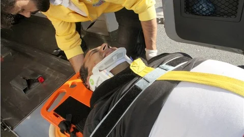 İş makinesi TEM otoyoluna uçtu, facianın eşiğinden dönüldü