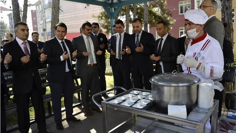 Alaplı Devlet Hastanesi yönetimi aşure dağıttı