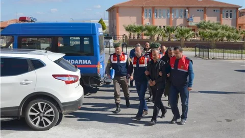 Balıkesir ve İzmir'de 12 göçmen kaçakçılığı zanlısı yakalandı