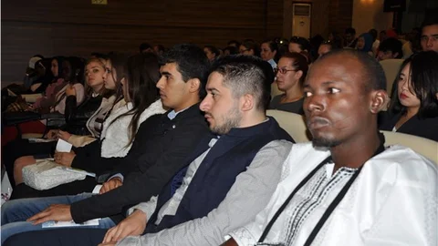 Akdeniz Üniversitesi'nden 70 ülkeden gelen öğrencilerine oryantasyon