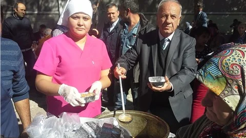 Edremit Terziler ve Tuhafiyeciler Odası'ndan aşure hayrı