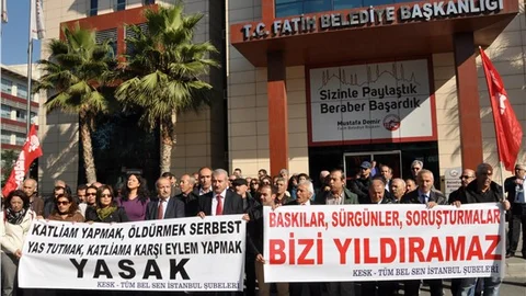 Fatih Belediyesi önünde sürgün protestosu
