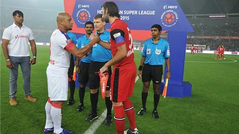 Eski Beşiktaşlı futbolcu Simao, Carlos'a liderliği tattırmadı