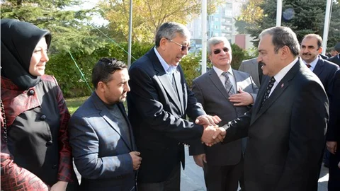 Bakan Eroğlu, Afyonkarahisar'da mazbatasını aldı