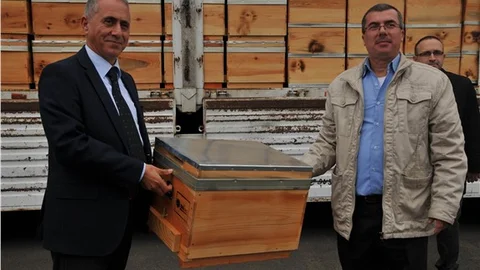 Arı üreticilerine 402 adet kovan dağıtıldı