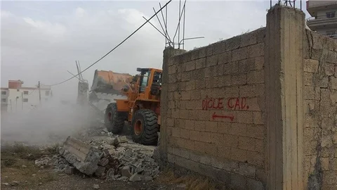 Nusaybin’de yol genişletme çalışması yapıldı