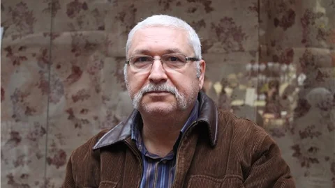 Gazeteciler, zamanında gelmeyen vekilleri protesto etti