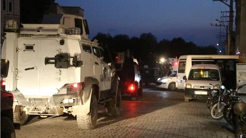 Nusaybin'de polis aracına bombalı saldırıda 3 polis yaralandı