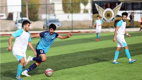 Yenimahalle hentbol ve futbolda lider