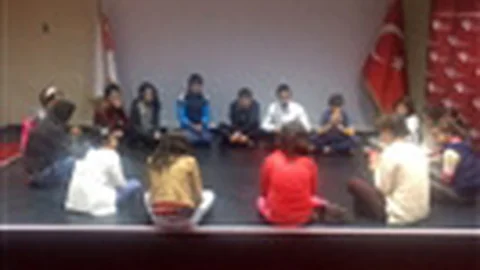 Korunmaya muhtaç çocuklara tiyatro eğitimi