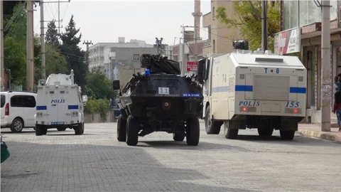 Nusaybin'de YDG-H'liler, Çağçağ Caddesi'ni trafiğe kapattı