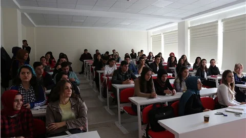 SEU Rektörü Doğan Öğrencilere burs vermek için bahane arıyoruz