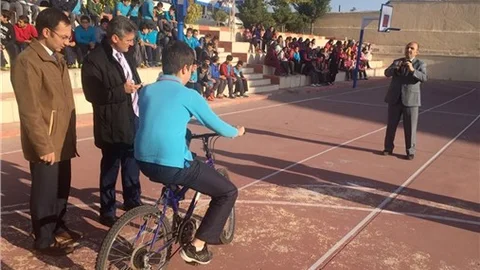 Bisikleti 'en yavaş' sürmek için yarıştılar