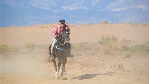 61 yıldır at koşturuyor