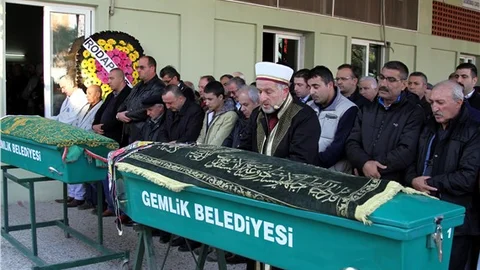 MİT mensubu baba ile kızı gözyaşları içinde toprağa verildi
