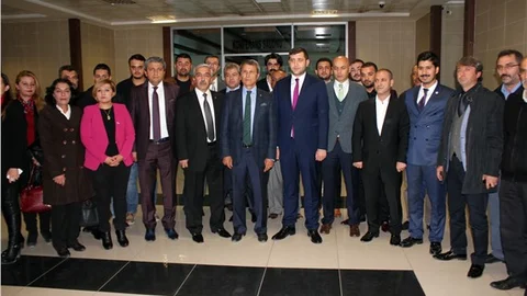 Yusuf Halaçoğlu Meclis'te 40 kişi Çin Seddi’ni yıkan niteliğe sahip