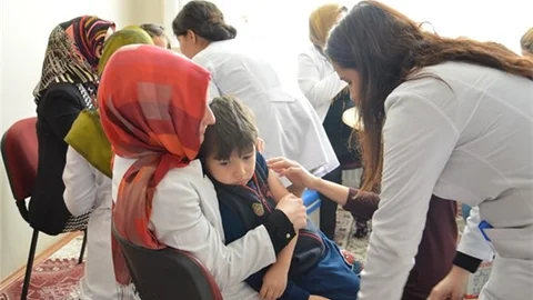 Öğrenciler sağlıklı bir yaşam için aşı oldu