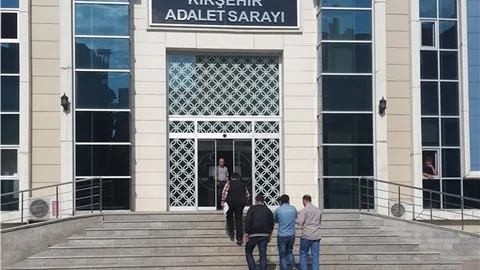 Cumhurbaşkanı Erdoğan'a hakaret iddiasına 2 tutuklama