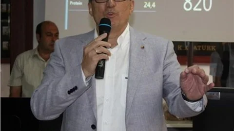 'GDO'lu yemlerin hayvancılıkta kullanılması yerine soya ekimi teşvik edilmeli'