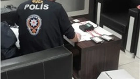 Öğrencilerin vize notları ve Kuran'ı Kerim sayfalarında delil aradılar