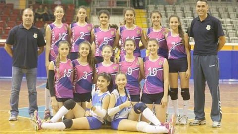 TARSUS BELEDİYESİ VOLEYBOLDA MAĞLUP