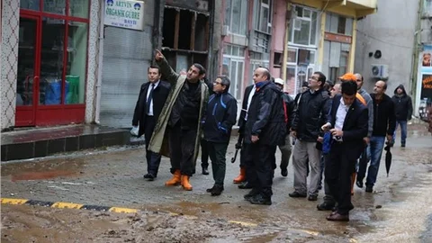 Artvin Valisi Cirit Borçka'daki heyelanda 2 kişi öldü, 7 yaralı var