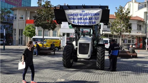 Edremit Belediyesi yeni bir iş makinesi aldı
