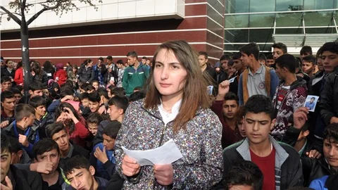 Öğrenciler kazada ölen arkadaşları için eylem yaptı