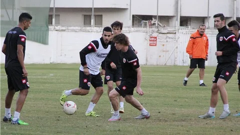 İstifa eden Eyüp Arın oyuncularla vedalaştı