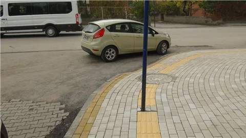 Görme engelli yoluna bir 'direk' de Çankırı'da