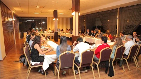 ÇÜ'nün yabancı öğrencileri, kaynaşma yemeğinde bir araya geldi