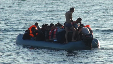 Ölümlere rağmen kaçak göçmenler denize açılmaya devam ediyor