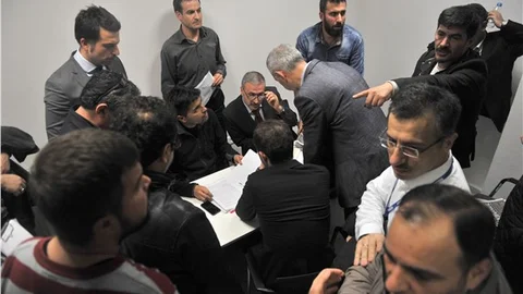 Özgür basına gece yarısı TOMA'lı, helikopterli gözdağı