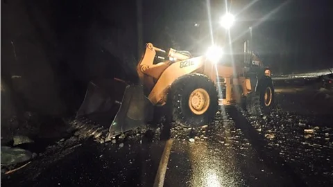 Artvin'de kar ve yağmur ulaşımı etkiledi