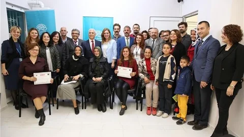 Kursa katılan kadınlar, İngilizce sertifikalarına kavuştu